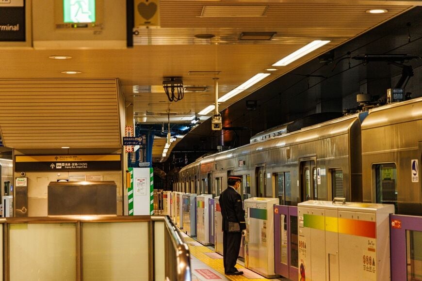 渋谷駅ホームの神泉寄り。2面2線のホームで、電車は交互発着（撮影：鼠入昌史）