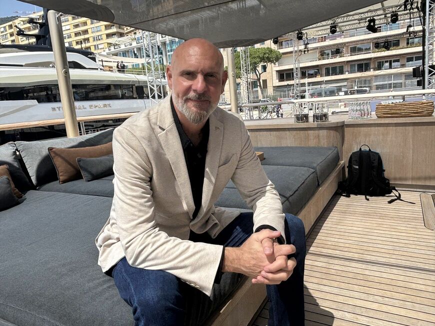 モナコでインタビューに応じてくれたフォーミュラE、ジェフ・ドッズCEO（筆者撮影）