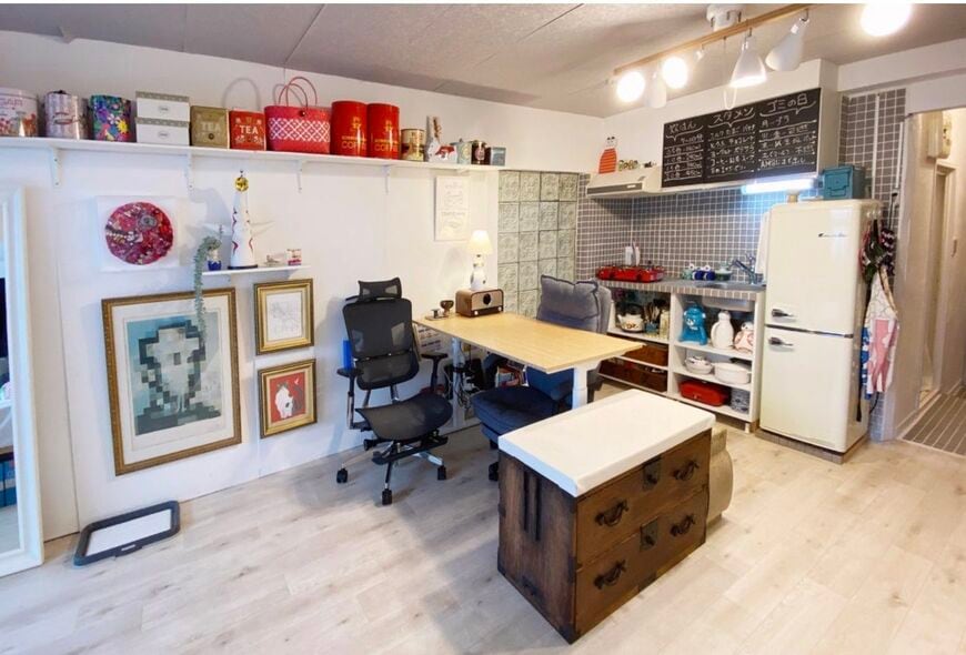 キッチンはIKEAのキャビネットを並べ、タイルを敷いてDIY（写真：大木奈ハル子さん提供）