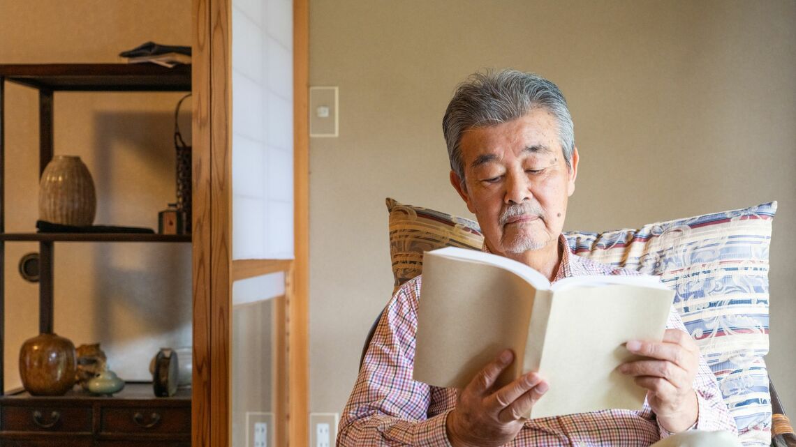 65歳以降になったら夫婦関係を見直し、1人暮らしを経験するのも大切です(写真:ほんかお/PIXTA)