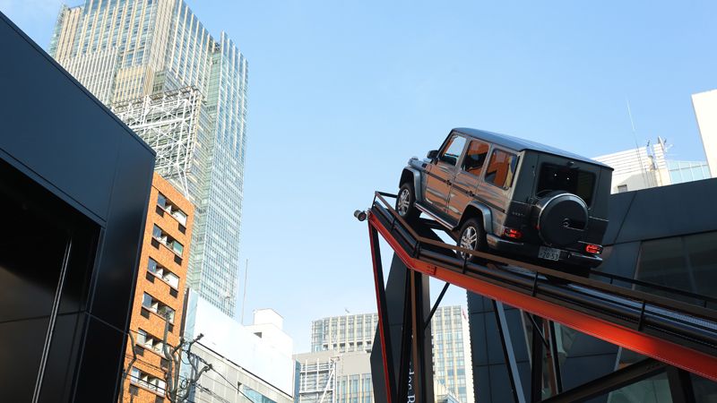 ショールーム展示用クラシツク―ベンツRPカー制作後長いストツクですので手直しが必要 車を売らないショールームに人が集まるワケ ベンツは試乗､マツダは開発