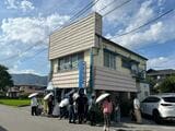 行列ができていた純喫茶「もんぶらん」（筆者撮影）