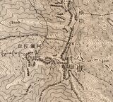 戦前の地形図に見る八ヶ嶽の表記。助字「ヶ」は陸地測量部（国土地理院の前身）の規定により小さく右腰部に付けた表記となっている。1:50,000「八ヶ嶽」昭和4年要部修正