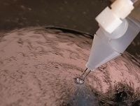 客の懐の中で進化を追う、「超純水」はサービス業だ《戦うNo.1技術》