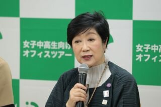 東京都ではSTEM分野での女性活躍を推進するため、2022年度から女子中高生を対象に累計18社でオフィスツアーを実施してきた。写真は小池百合子都知事