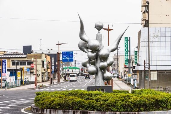 新鹿沼駅前広場 岡本太郎