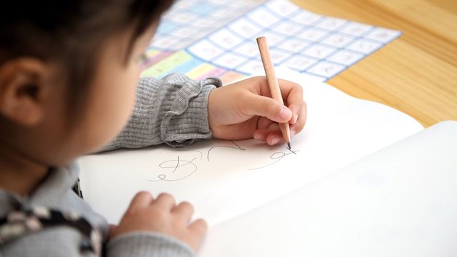 左利きの矯正 を当然とする社会圧の代償 子どもを本当に幸せにする 親の力 東洋経済オンライン 社会をよくする経済ニュース