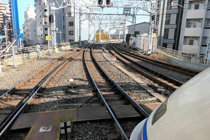 線路は隅田川へ向かって右へ大きく