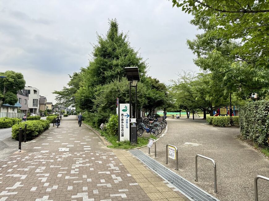 西ヶ原みんなの公園。周囲の歩道もきれいに整備されている（写真：筆者撮影）