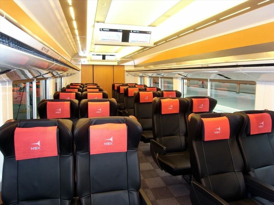 E259系報道公開時の車内＝2009年（撮影：南正時）