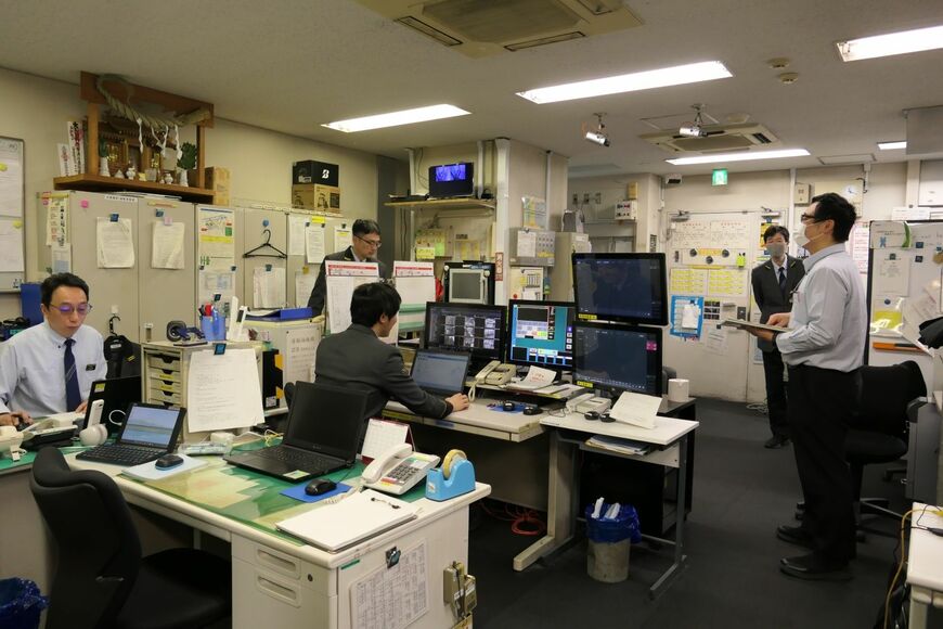 登戸駅の事務室（記者撮影）