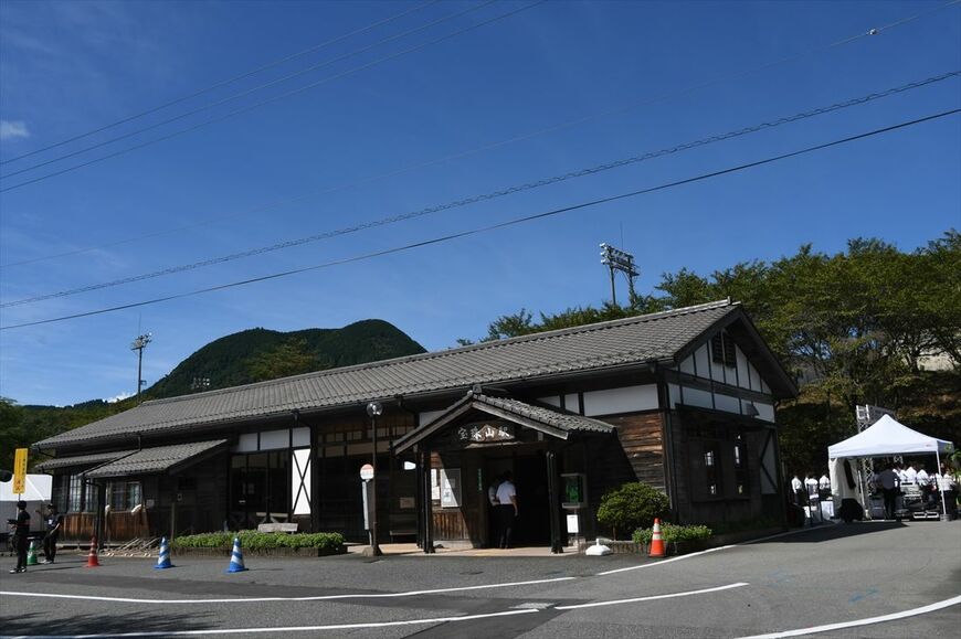 開業記念式典が開かれた宝珠山駅（記者撮影）
