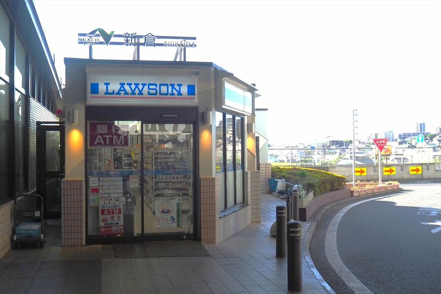 新倉PAのローソン（筆者撮影）