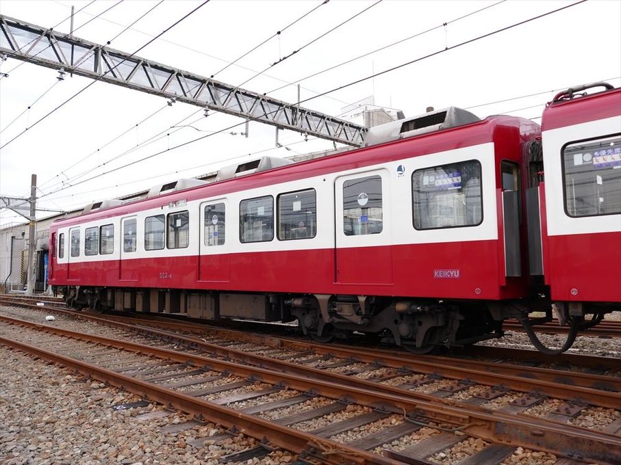 京急2400形3扉車 引退間近､京急｢800形｣は画期的な車両だった 今は貴重な｢片開き4ドア