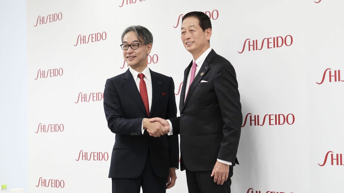 資生堂の魚谷雅彦社長と2023年1月に新社長に就任する藤原憲太郎常務