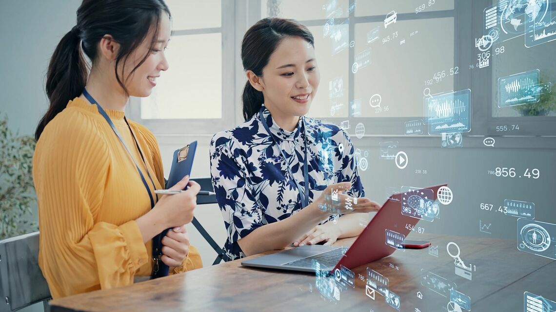 DX人材が不足する中、中小企業が費用をかけずに簡単に始められる、顧客とつながり続ける方法を紹介します（写真：metamorworks／PIXTA）