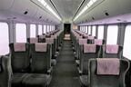 普通車の車内も落ち着いた印象