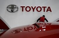トヨタ、円高で通期営業益予想1000億円減額、前提ドル102円に修正