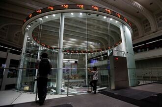 日経平均株価41円安､相場は手がかり材料難