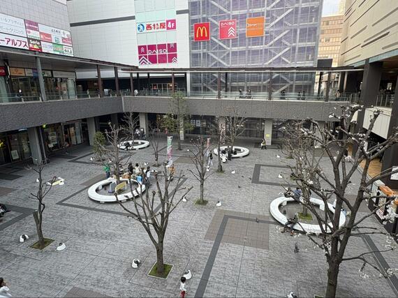 オーパ前の広場