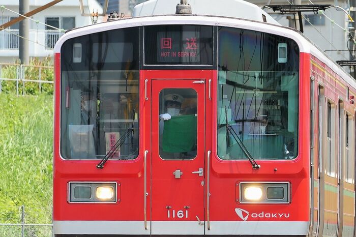乗務員室で乗車誘導