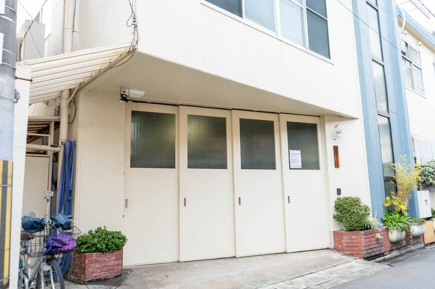 大阪市西成区の住宅街にひっそりと佇むサンヨー製菓の社屋（写真：筆者撮影）