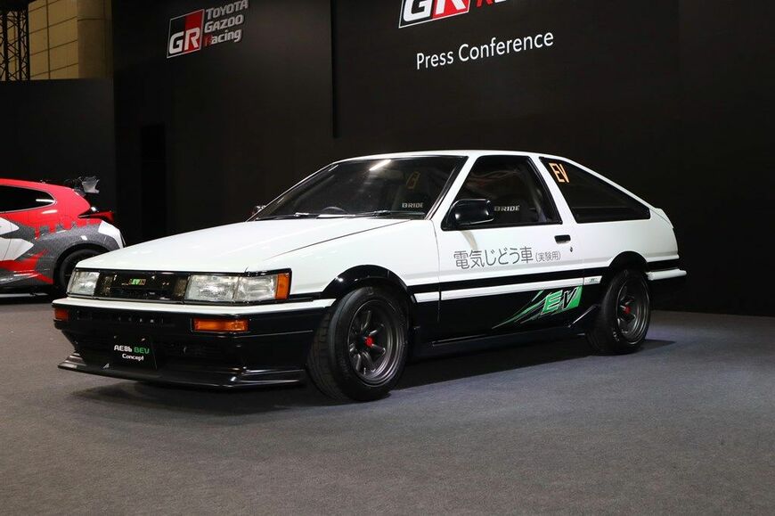 「AE86 BEVコンセプト（電気じどう車）」と「AE86 H2コンセプト（水素エンジン車）」の概要（筆者撮影）