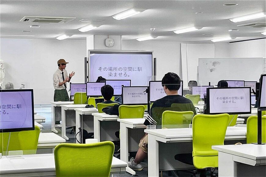 新作キャンピングカー「アコロ」や京都精華大学の授業風景など(写真：京都精華大学)