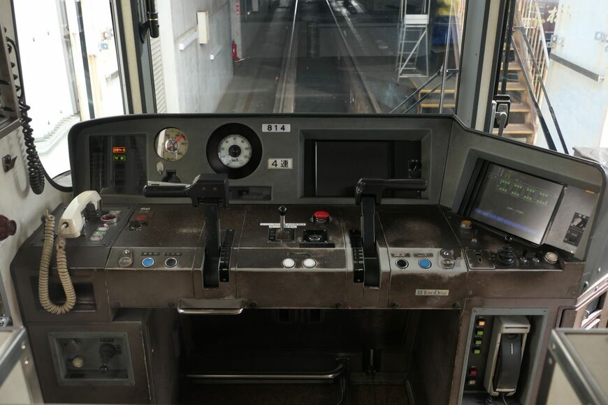 800系の運転台（記者撮影）