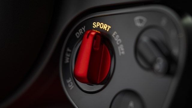 フェラーリ初のEVとなる新型車「ルーチェ」（写真：Ferrari）