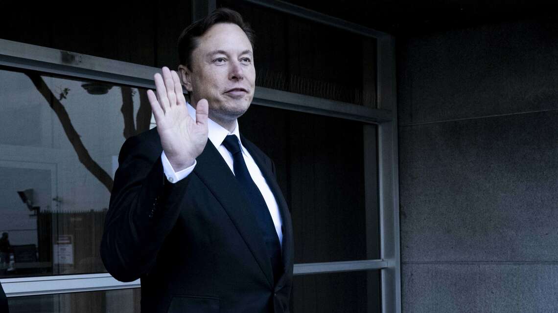 イーロン・マスク氏らがChatGPTなどチャットボットの開発競争が過熱していることに警鐘を鳴らした(写真:Marlena Sloss/Bloomberg)