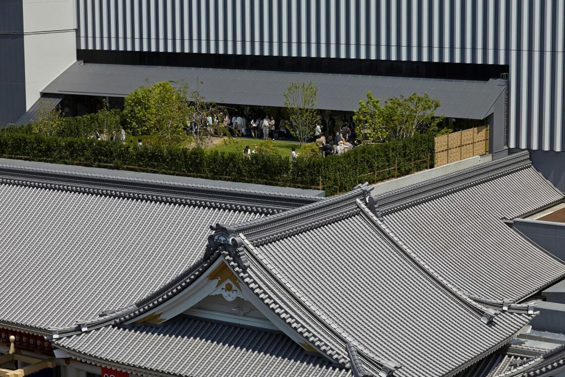 歌舞伎座屋根瓦