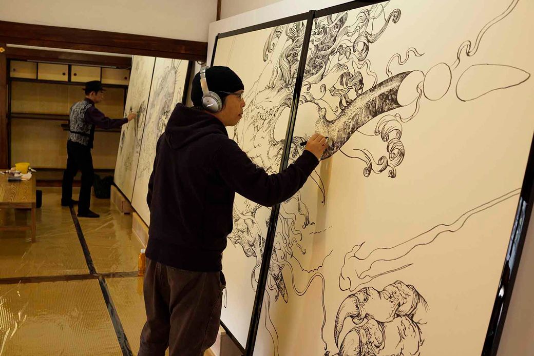 バロン吉元／寺田克也『黒龍図・白龍図』 2018年、高台寺所蔵