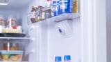 外出先から冷蔵庫の中身をスマホで確認できる「カメラ付き冷蔵庫」の実力とは？ 写真はアイリスオーヤマ「カメラ付き冷凍冷蔵庫296L STOCK EYE（ストックアイ） IRSN-IC30A-W」（写真：アイリスオーヤマ）