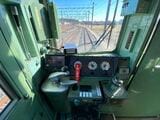 運転台から前方を見る（記者撮影）