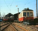 北陸鉄道小松線（1986年廃線）の電車。降雪に備え、前面に雪かき用の大きなスノープロウを取り付けている（撮影：南正時）