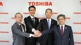 東芝の島田社長（中央左）
