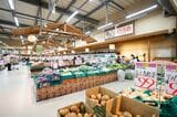 野菜や果物は、市場だけでなく生産者から直接仕入れたものも（筆者撮影）