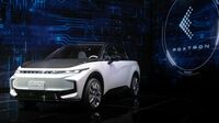 台湾ホンハイ｢独自開発EV｣3車種を初公開の思惑 アップルなどの潜在顧客に技術力をアピール