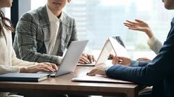 これじゃ会議がこじれるのも仕方ない…｢A案かB案か｣で揉めるのは"時間のムダ"　要領のいい人が実践する会議の進め方