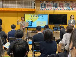 自由進度学習グループのブース（撮影：長島氏）