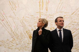 若きマクロン氏は｢官能的小説｣を書いていた