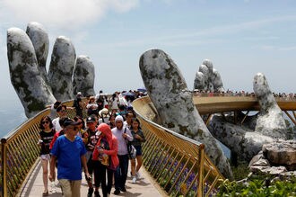 ベトナム新名所､斬新デザインに観光客続々