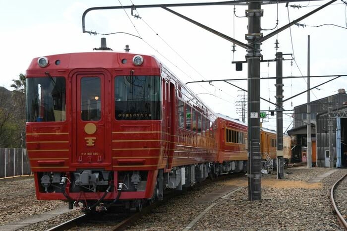 1号車「茜（あかね）の章」