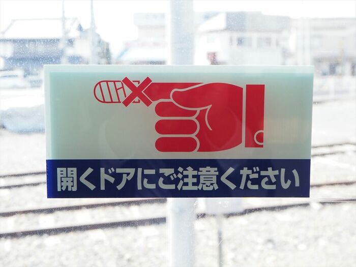 ドアのステッカーも東武と同スタイルだ