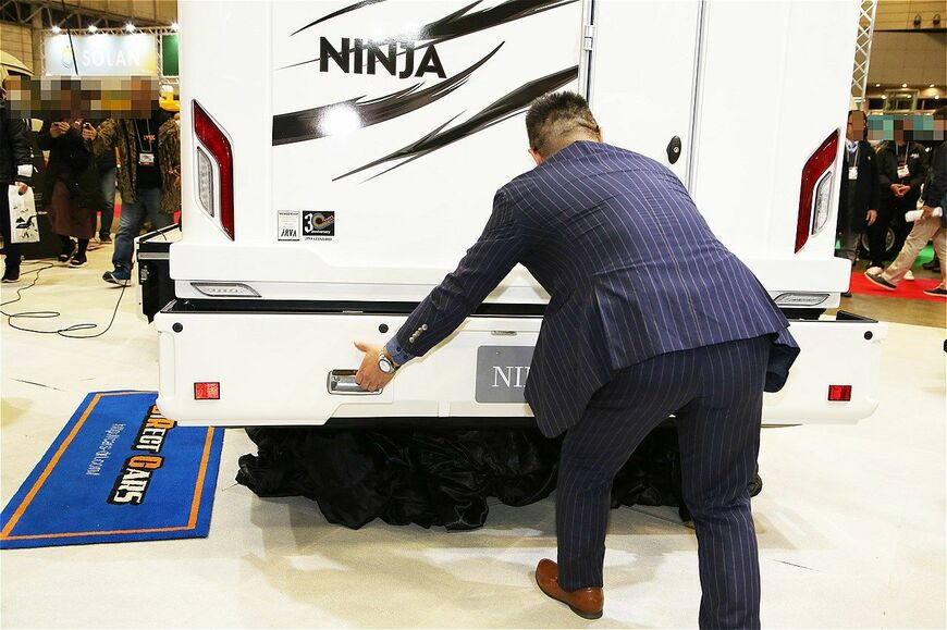 ダイレクトカーズの新作キャンピングカー「ニンジャ」（筆者撮影）