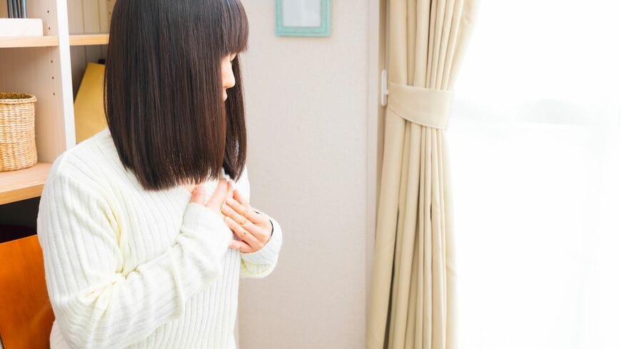 間質性肺炎とはどんな病気でしょうか。メカニズムや症状を医師が解説します（写真：hirost／PIXTA）