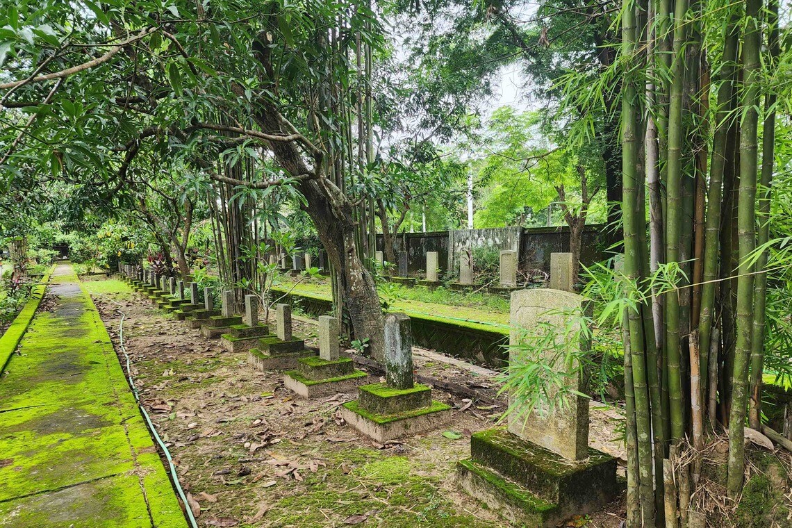 チャンドー日本人墓地から移設された墓石群（写真：筆者撮影）