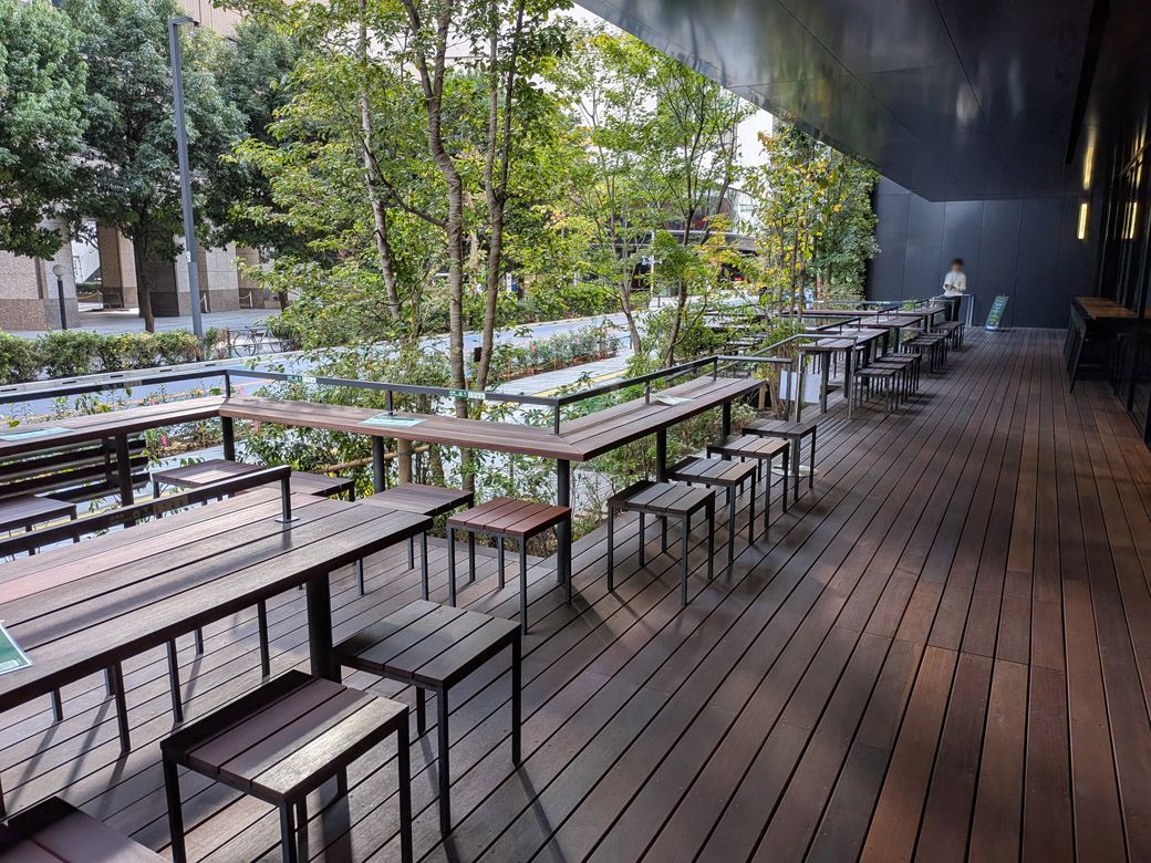 虎ノ門マルシェのテラス席