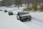 ソルテラ・プロトタイプで雪上コースを走る